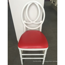 Белый пластиковый стул Феникса Смолаы с пусковой площадкой Красное сиденье 